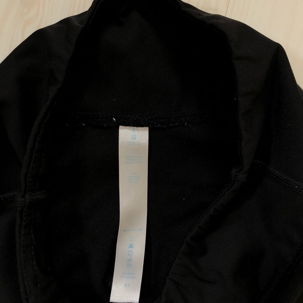 Lululemon short - Picture 3 of 3